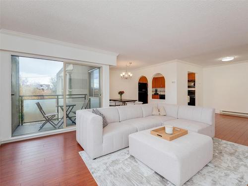 305-1545 Pandora Ave, Victoria, BC - Indoor Photo Showing Living Room