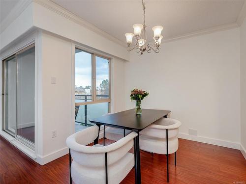 305-1545 Pandora Ave, Victoria, BC - Indoor Photo Showing Dining Room