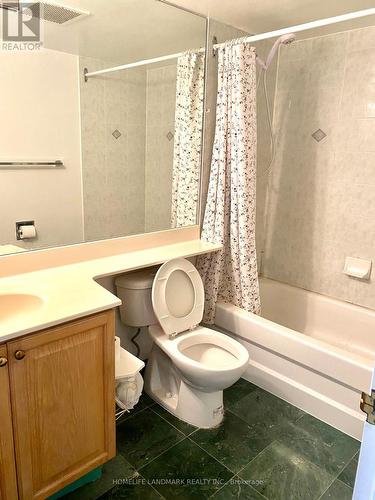 907 - 238 Doris Avenue, Toronto, ON - Indoor Photo Showing Bathroom