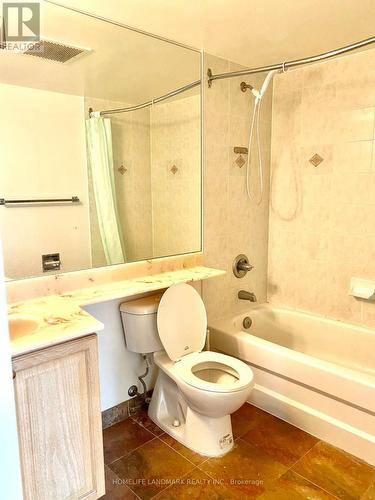 907 - 238 Doris Avenue, Toronto, ON - Indoor Photo Showing Bathroom