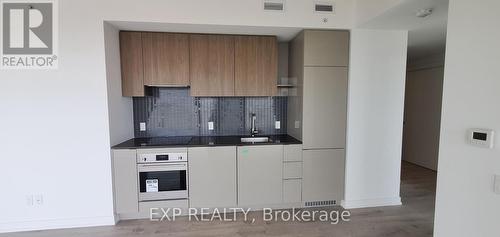 3709 - 161 Roehampton Avenue, Toronto, ON - Indoor Photo Showing Kitchen