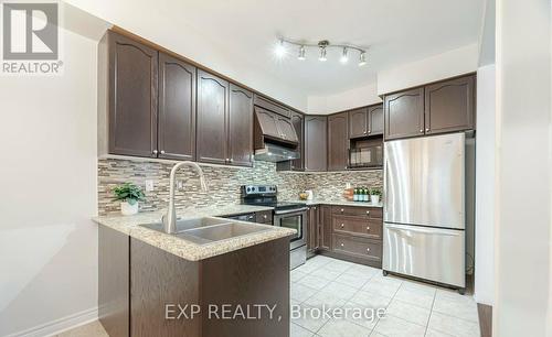 2461 Grand Oak Trail, Oakville, ON - Indoor Photo Showing Kitchen With Double Sink With Upgraded Kitchen