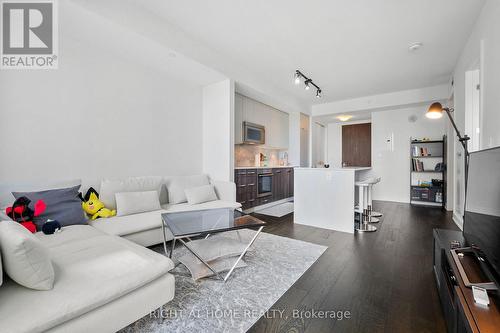 306 - 111 Champagne Avenue S, Ottawa, ON - Indoor Photo Showing Living Room