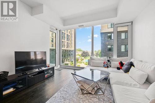 306 - 111 Champagne Avenue S, Ottawa, ON - Indoor Photo Showing Living Room