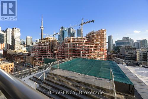 1011 - 560 King Street W, Toronto, ON - Outdoor With View