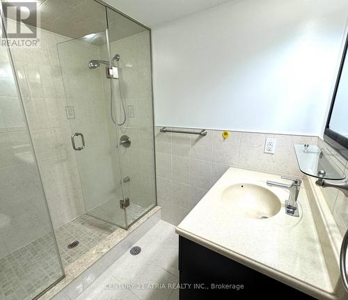 18 Norwin Street, Toronto, ON - Indoor Photo Showing Bathroom