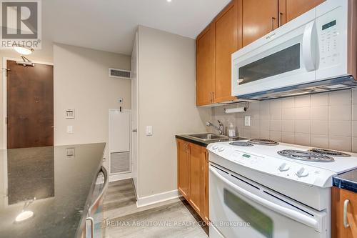 1201 - 85 Bloor Street E, Toronto, ON - Indoor Photo Showing Kitchen