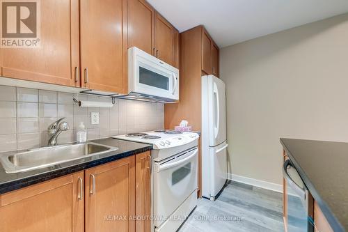 1201 - 85 Bloor Street E, Toronto, ON - Indoor Photo Showing Kitchen