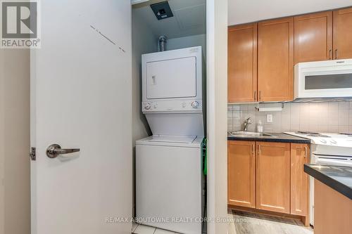 1201 - 85 Bloor Street E, Toronto, ON - Indoor Photo Showing Laundry Room