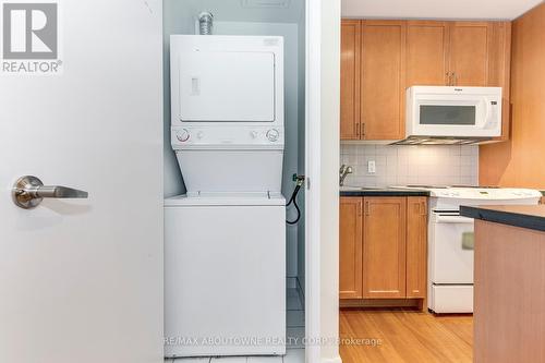 1201 - 85 Bloor Street E, Toronto, ON - Indoor Photo Showing Laundry Room