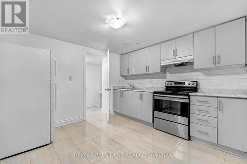 7523 Wrenwood Crescent, Mississauga, ON - Indoor Photo Showing Kitchen