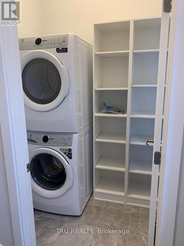 586 Woven, Ottawa, ON - Indoor Photo Showing Laundry Room