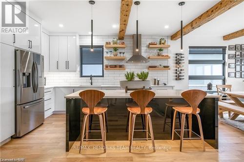 1007 Clare Avenue, Pelham (662 - Fonthill), ON - Indoor Photo Showing Kitchen With Upgraded Kitchen