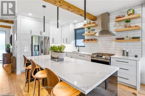 1007 Clare Avenue, Pelham (662 - Fonthill), ON - Indoor Photo Showing Kitchen With Upgraded Kitchen