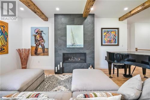 1007 Clare Avenue, Pelham (662 - Fonthill), ON - Indoor Photo Showing Living Room With Fireplace