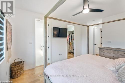 1007 Clare Avenue, Pelham (662 - Fonthill), ON - Indoor Photo Showing Bedroom