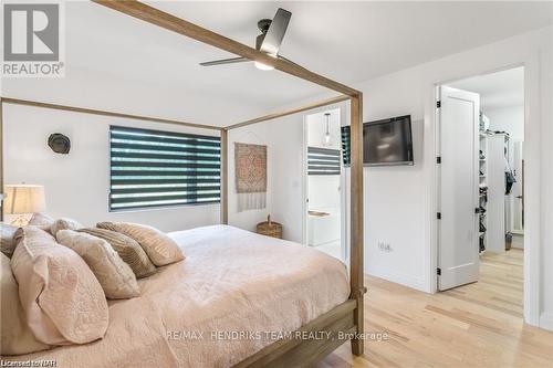 1007 Clare Avenue, Pelham (662 - Fonthill), ON - Indoor Photo Showing Bedroom