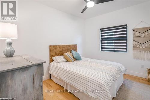 1007 Clare Avenue, Pelham (662 - Fonthill), ON - Indoor Photo Showing Bedroom