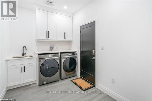 1007 Clare Avenue, Pelham (662 - Fonthill), ON - Indoor Photo Showing Laundry Room