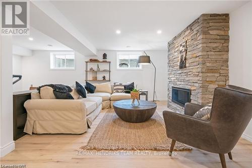 1007 Clare Avenue, Pelham (662 - Fonthill), ON - Indoor Photo Showing Living Room With Fireplace