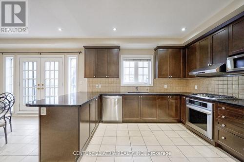 28 Lord Durham Road, Markham, ON - Indoor Photo Showing Kitchen With Upgraded Kitchen