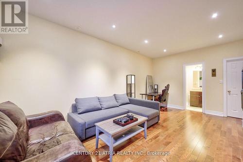 28 Lord Durham Road, Markham, ON - Indoor Photo Showing Living Room