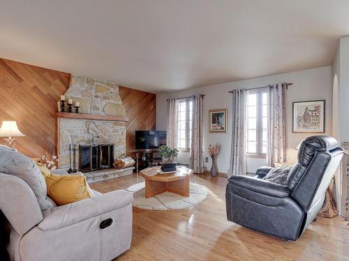 Living room - 97 Rue Beauchesne, Repentigny (Repentigny), QC - Indoor Photo Showing Living Room With Fireplace