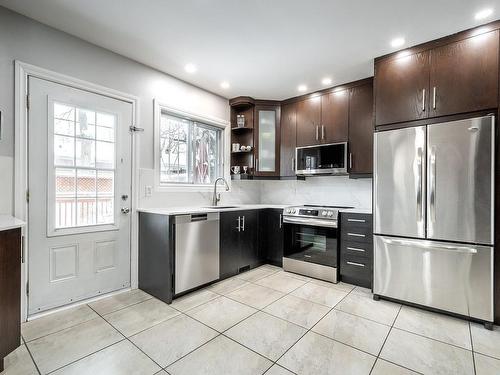 Kitchen - 5629 Av. Mcalear, Côte-Saint-Luc, QC - Indoor Photo Showing Kitchen With Upgraded Kitchen