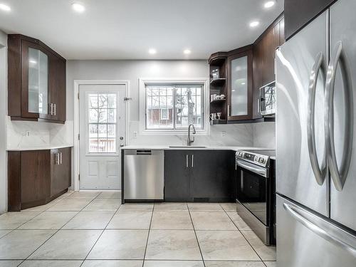 Kitchen - 5629 Av. Mcalear, Côte-Saint-Luc, QC - Indoor Photo Showing Kitchen With Upgraded Kitchen