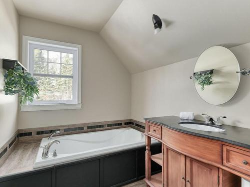 Salle de bains - 270 Rue Des Agates, Saint-Côme, QC - Indoor Photo Showing Bathroom