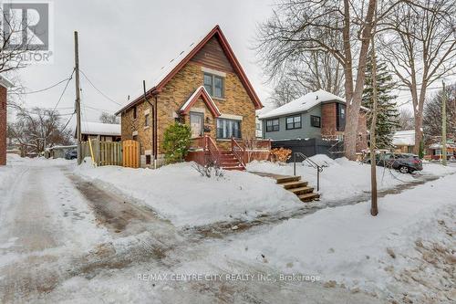 105 Windsor Crescent, London, ON - Outdoor With Facade