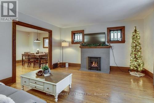 105 Windsor Crescent, London, ON - Indoor Photo Showing Living Room With Fireplace