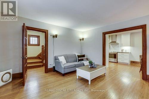 105 Windsor Crescent, London, ON - Indoor Photo Showing Living Room