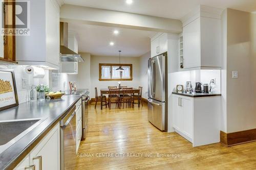 105 Windsor Crescent, London, ON - Indoor Photo Showing Kitchen