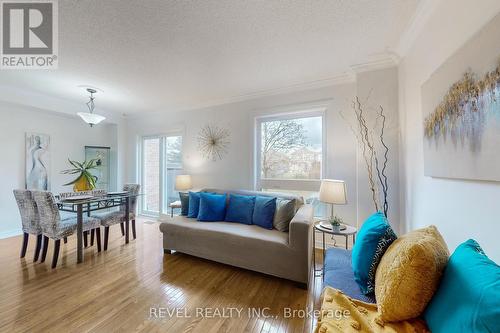 20 Wickstead Court, Brampton, ON - Indoor Photo Showing Living Room