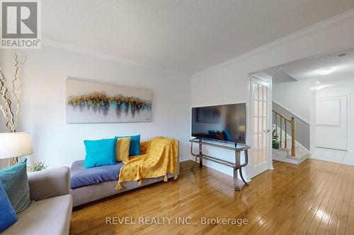 20 Wickstead Court, Brampton, ON - Indoor Photo Showing Living Room