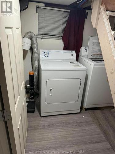 1054 Lillian Avenue Unit# Lower, Windsor, ON - Indoor Photo Showing Laundry Room