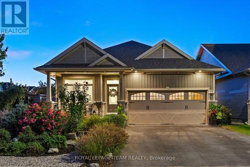 118 Elfin Grove, Ottawa, ON - Outdoor With Facade