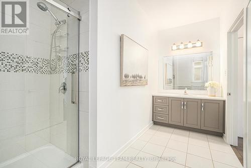 118 Elfin Grove, Ottawa, ON - Indoor Photo Showing Bathroom