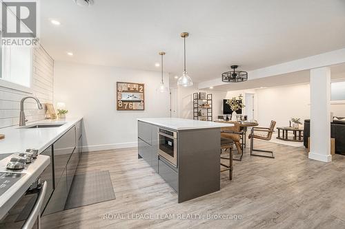 118 Elfin Grove, Ottawa, ON - Indoor Photo Showing Kitchen With Upgraded Kitchen