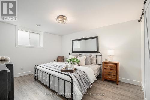 118 Elfin Grove, Ottawa, ON - Indoor Photo Showing Bedroom