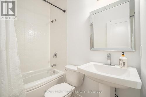 118 Elfin Grove, Ottawa, ON - Indoor Photo Showing Bathroom