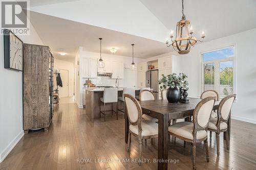 118 Elfin Grove, Ottawa, ON - Indoor Photo Showing Dining Room