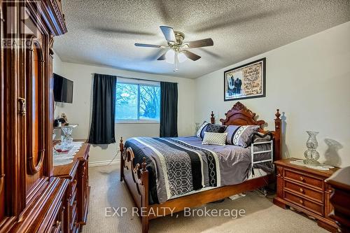 3499 Ellengale Drive, Mississauga, ON - Indoor Photo Showing Bedroom