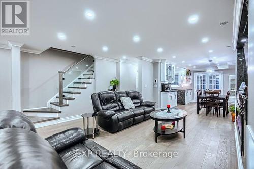 3499 Ellengale Drive, Mississauga, ON - Indoor Photo Showing Living Room