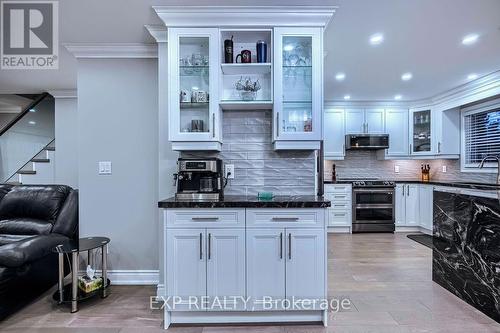 3499 Ellengale Drive, Mississauga, ON - Indoor Photo Showing Kitchen With Upgraded Kitchen