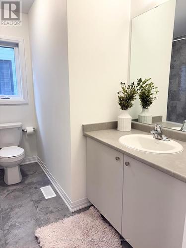 64 Masters Street, Welland, ON - Indoor Photo Showing Bathroom