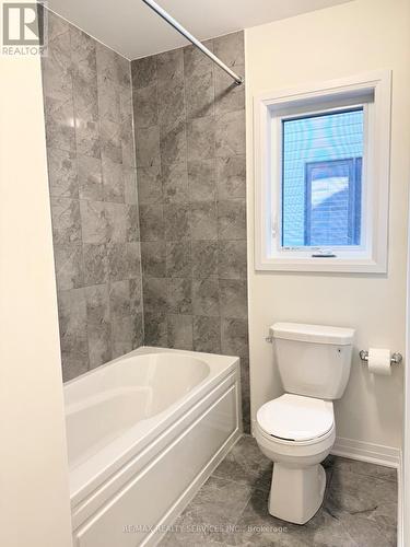 64 Masters Street, Welland, ON - Indoor Photo Showing Bathroom