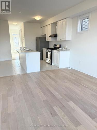 64 Masters Street, Welland, ON - Indoor Photo Showing Kitchen