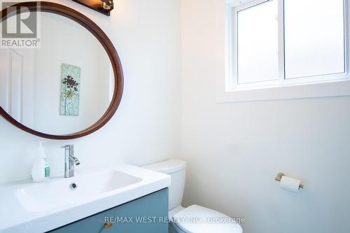 350 Thorncrest Drive, Waterloo, ON - Indoor Photo Showing Bathroom